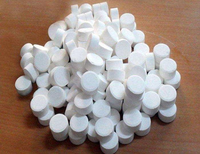 Swimming pool disinfectant tablet
